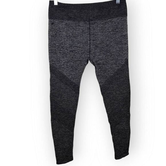 Fabletics Black and Gray Crop Legging size Medium - Picture 4 of 5